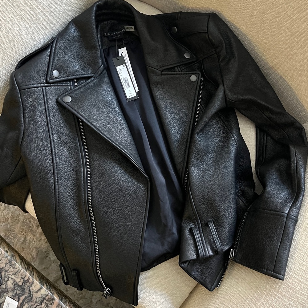 NWT New With Tags Alice + Olivia Black Leather Jacket with Zipper Size Small